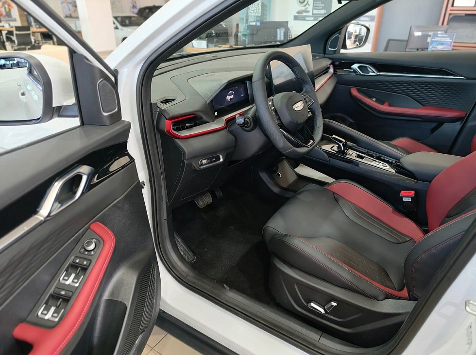 Geely Coolray Спорт, белый