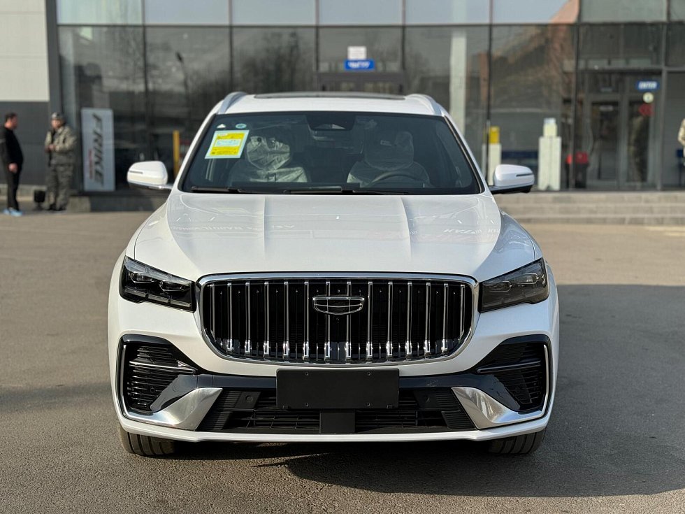 Geely Monjaro Люкс, белый