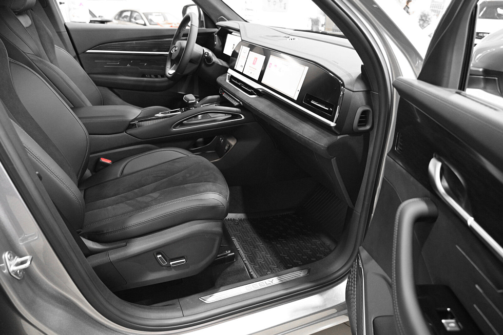 Geely Monjaro Флагман, серебряный