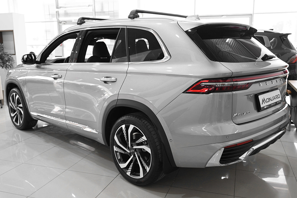 Geely Monjaro Люкс, серебряный