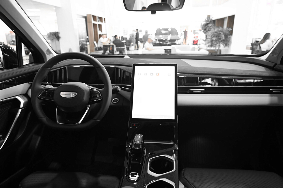 Geely Atlas Люкс, черный