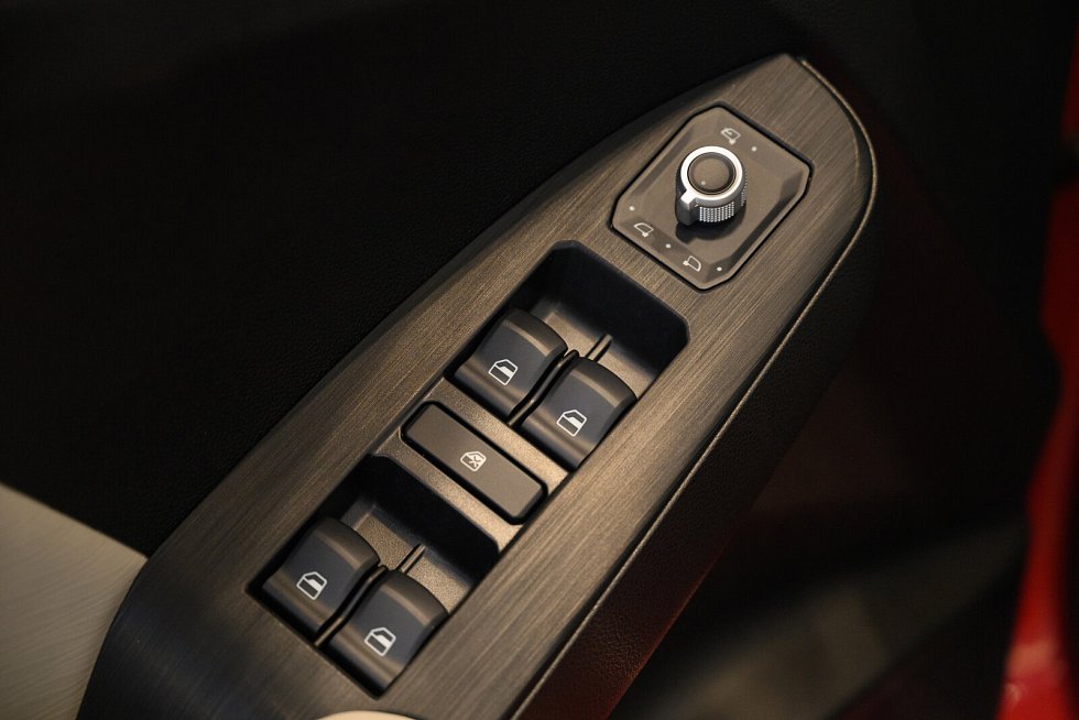 Haval Jolion Техно +, красный