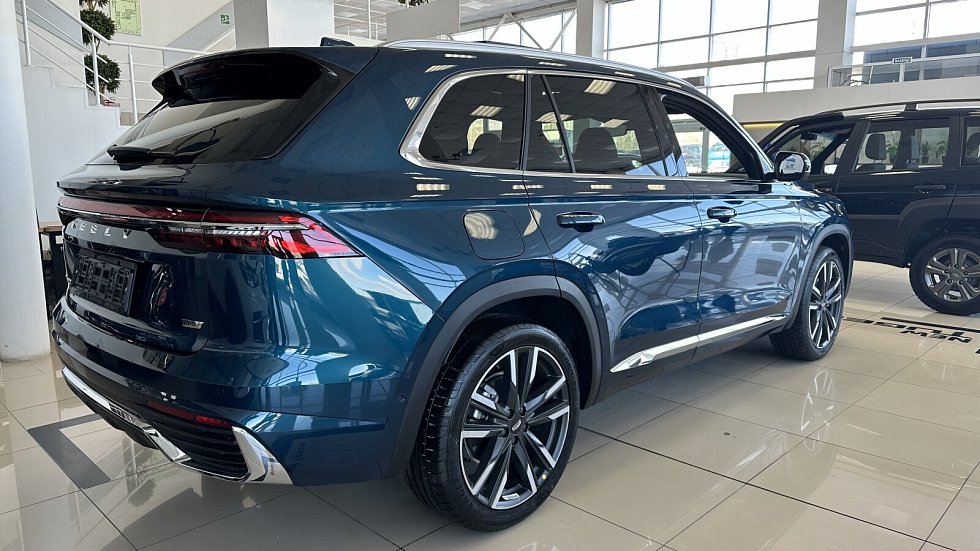 Geely Monjaro Флагман, синий